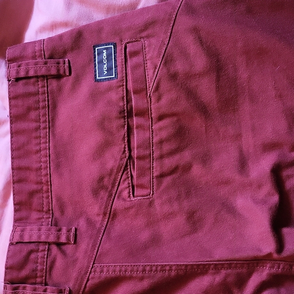 Volcom mens 31 shorts,worn once maroon - Picture 3 of 3
